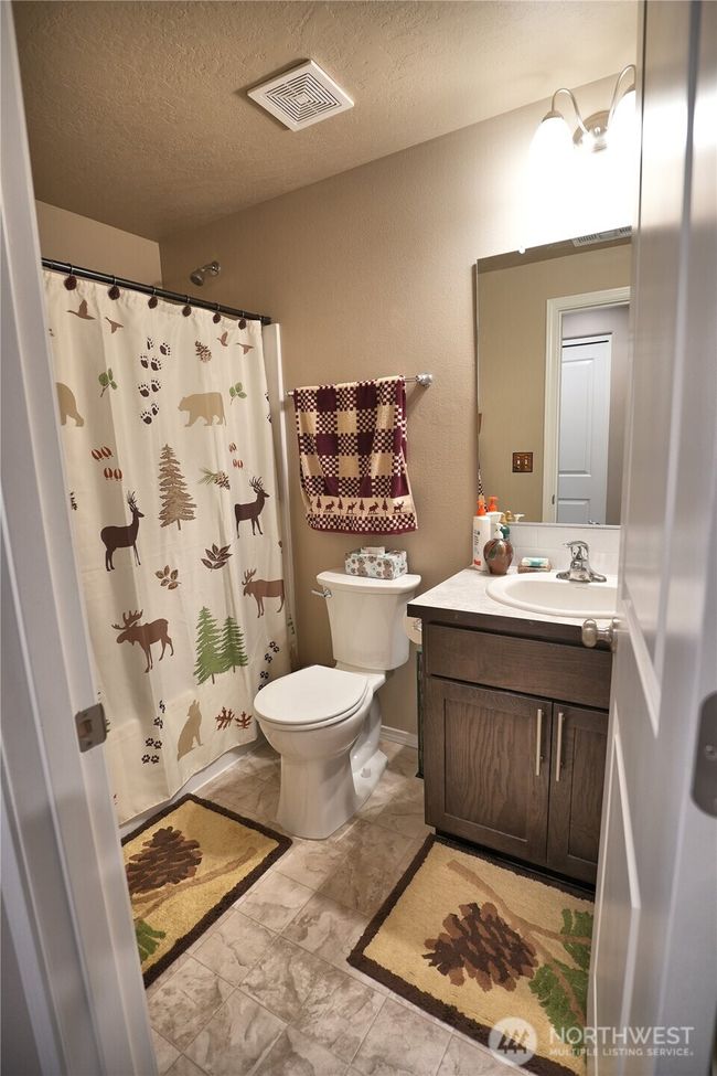 Main Bathroom | Image 18