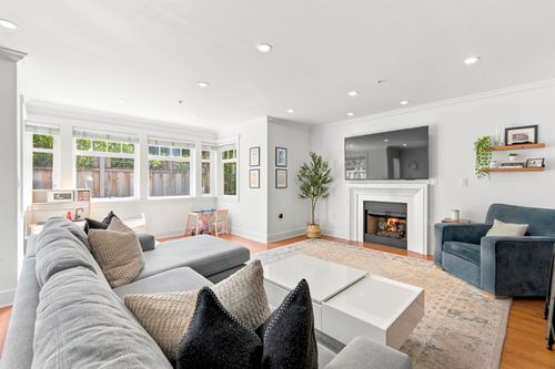 2460 Sasamat St, Vancouver, BC, V6R4S8 | Card Image