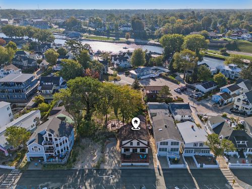30 Lake Shore Dr, South Haven, MI, 49090-1131 | Card Image