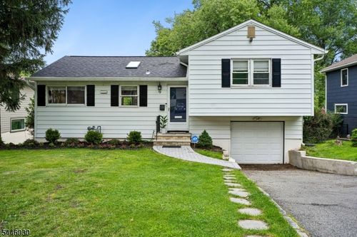 9 Barry Dr, West Orange, NJ, 07052-3523 | Card Image