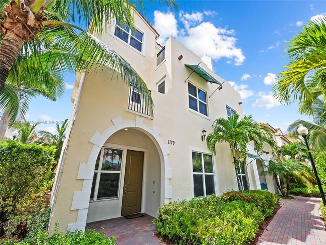 1779 Nw 124th Pl, Townhouse with 5 bedrooms, 3 bathrooms and null parking in Pembroke Pines FL | Image 1