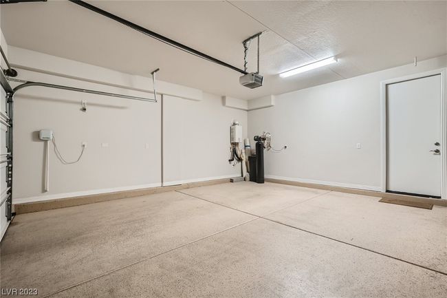 Garage with Textured Floor | Image 30