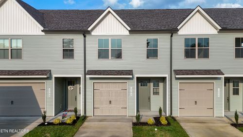 1704 Bennett Village Dr, Maryville, TN, 37804-2100 | Card Image