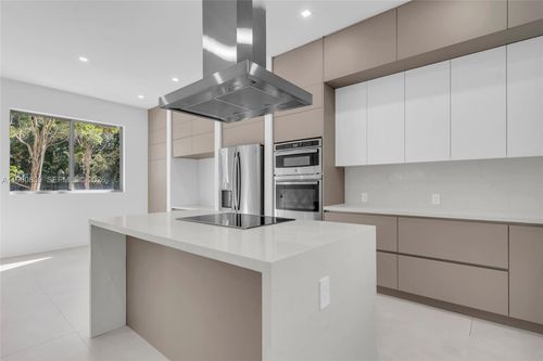 3204 Plaza St, Miami, FL, 33133-4911 | Card Image
