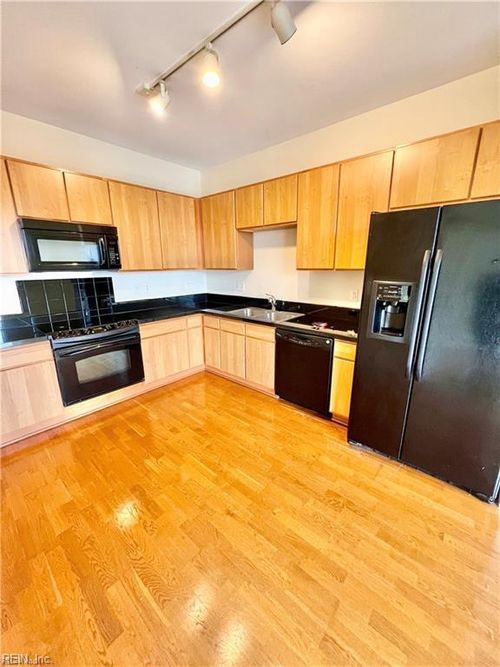 418-388 Boush St, Norfolk, VA, 23510-1363 | Card Image