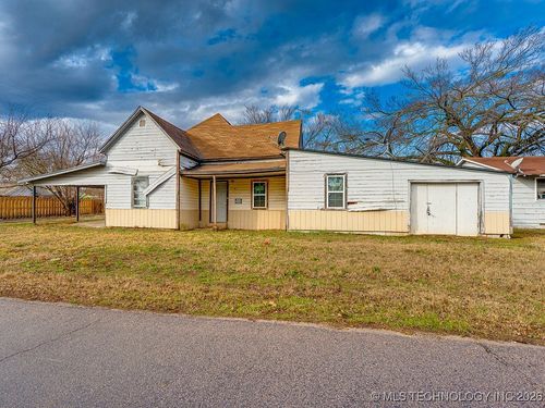 911 N Cherry St, Ada, OK, 74820-2018 | Card Image