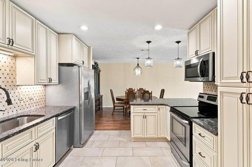 208-3030 Breckenridge Ln, Louisville, KY, 40220-2181 | Card Image