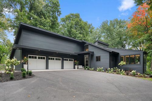 3 Crescent St, Wayzata, MN, 55391-9407 | Card Image