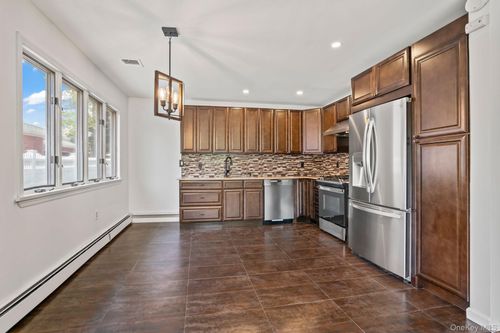 17 Edgar Ct, Huntington, NY, 11743-2636 | Card Image