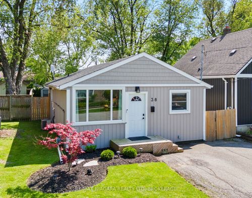 38 Alexandra Blvd, Saint Catharines, ON, L2P1J9 | Card Image