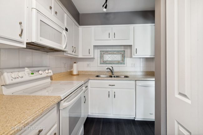 APT-105 - 625 W Huntington Commons Rd, Condo with 1 bedrooms, 1 bathrooms and 1 parking in Mount Prospect IL | Image 10