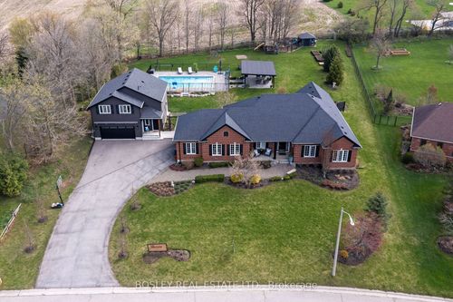 15 Aspen Crt, Erin, ON, N0B1T0 | Card Image