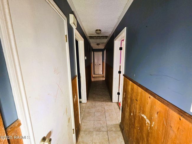16 I-HALLWAY | Image 16