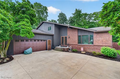 9961 Cedarwood Dr, North Royalton, OH, 44133-1329 | Card Image