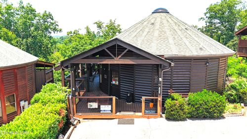 1086 Towering Oaks Dr, Sevierville, TN, 37876-2546 | Card Image