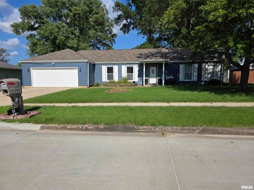 9 Blackberry Run, Centralia, IL, 62801-6501 | Card Image