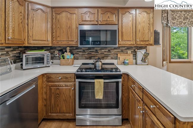 UNIT-1 - 491 Waterside Dr, Condo with 2 bedrooms, 2 bathrooms and null parking in Blowing Rock NC | Image 7