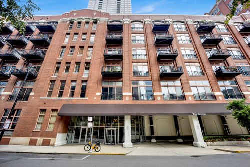 7d-360 W Illinois St, Chicago, IL, 60654-5242 | Card Image