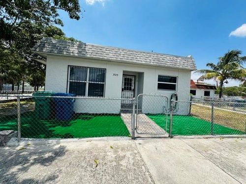 3929 Nw 207th Street Rd, Miami Gardens, FL, 33055-1142 | Card Image