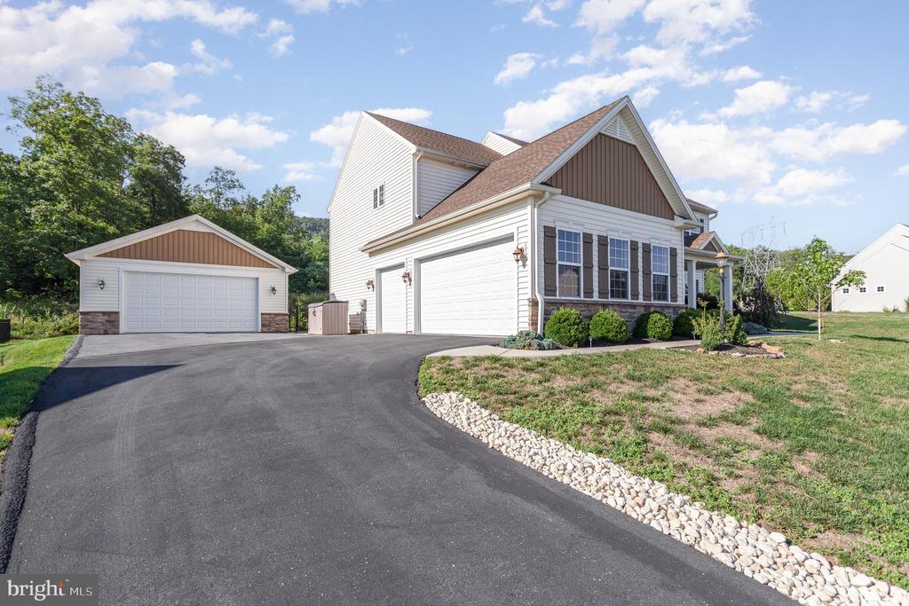 Sweet Birch Ct, Harrisburg, PA 17112