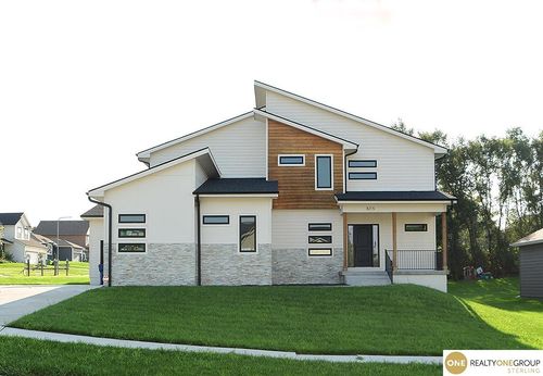 8215 N 166th St, Bennington, NE, 68007-2905 | Card Image
