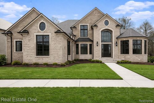 2423 Buckthorn Dr, Shelby Township, MI, 48316-1551 | Card Image