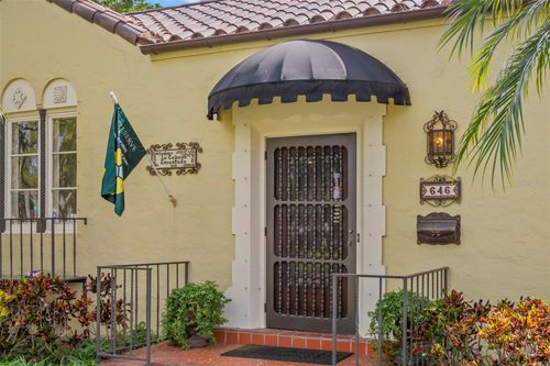 646 16th Ave Ne, St Petersburg, FL, 33704-4719 | Card Image