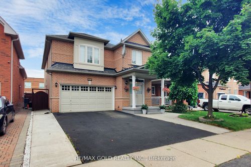 18 Thimbleberry St, Brampton, ON, L7A3L3 | Card Image