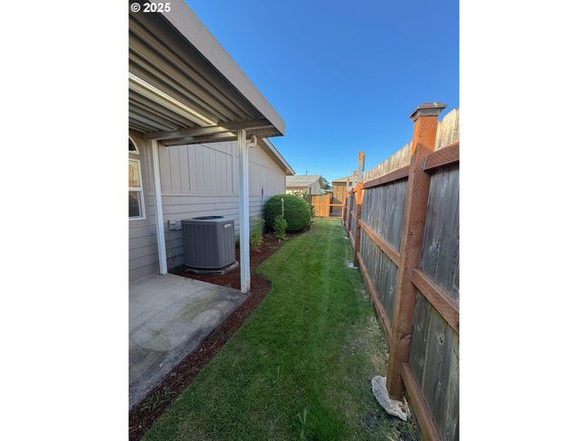 UNIT-13 - 3355 N Delta Hwy, House other with 3 bedrooms, 2 bathrooms and null parking in Eugene OR | Image 38
