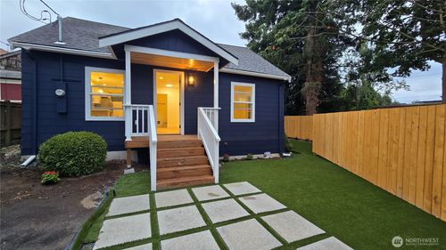 744 N 88th St, Seattle, WA, 98103-3804 | Card Image