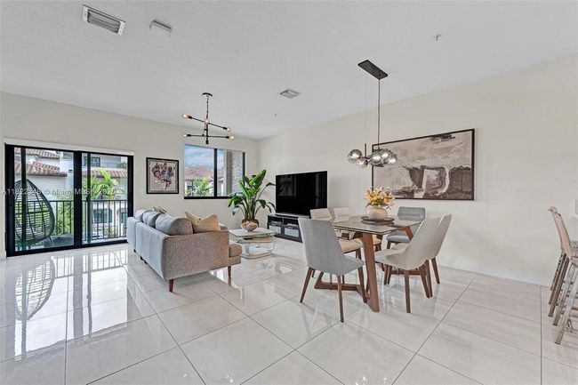 4690 Nw 84 Th Ave, Townhouse with 3 bedrooms, 5 bathrooms and null parking in Doral FL | Image 10
