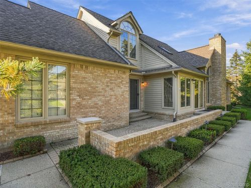 16986 Sandstone Circle, Macomb Township, MI, 48042 | Card Image