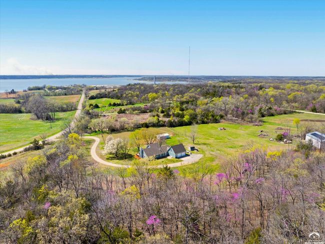 11096 43 Rd St, Home with 3 bedrooms, 3 bathrooms and null parking in Perry KS | Image 31