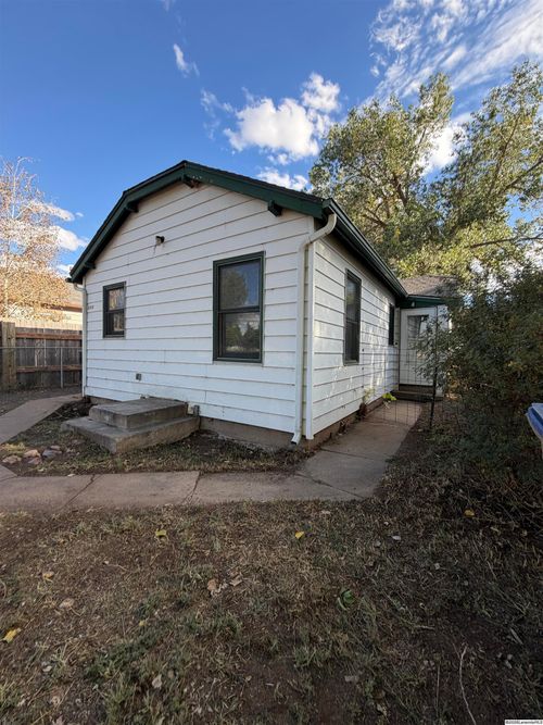 508 Canby St, Laramie, WY, 82072-2622 | Card Image