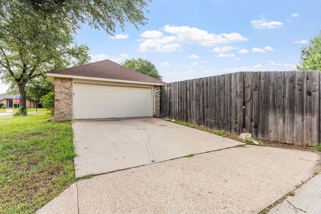1906 Lavaca Trl, House other with 3 bedrooms, 2 bathrooms and null parking in Carrollton TX | Image 21