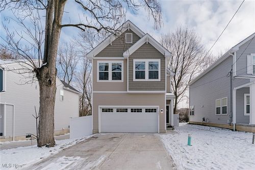 543 Rhodes Ave, Akron, OH, 44307-2150 | Card Image