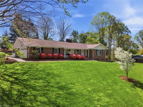1515 Holly Cir, Wilkesboro, NC, 28697-2622 | Card Image