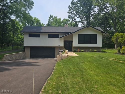 2928 Vincent Rd, Silver Lake, OH, 44224-2917 | Card Image