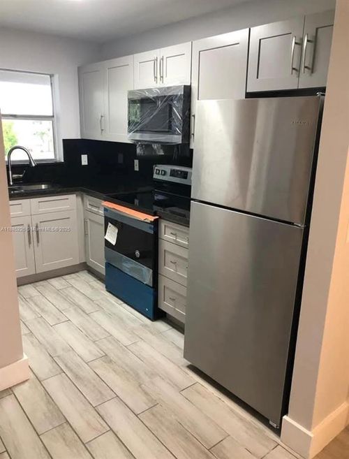apt-307-250 Layne Blvd, Hallandale Beach, FL, 33009-5747 | Card Image