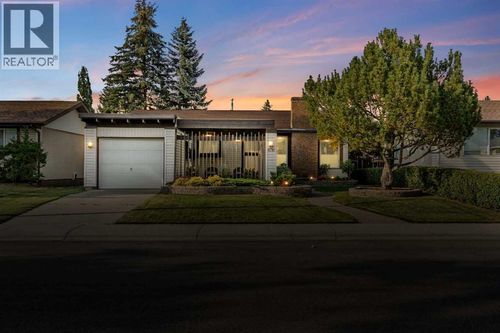4716 31 Ave Ne, Calgary, AB, T1Y1G9 | Card Image