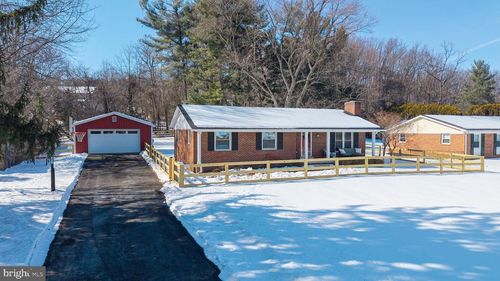 9 Honeybee Ave, ROUND HILL, VA, 20141-9425 | Card Image