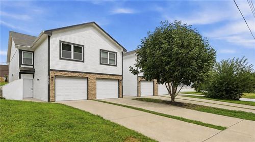 17322 E Susquehanna Dr, Independence, MO, 64056-1825 | Card Image