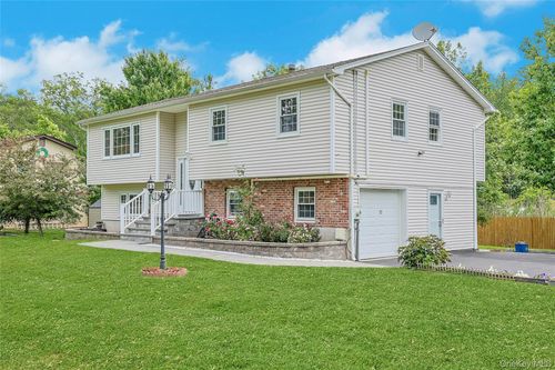17 Quaspeak Rd, Congers, NY, 10920-2808 | Card Image