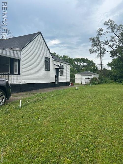 11084 Findlay St, Detroit, MI, 48205-3733 | Card Image