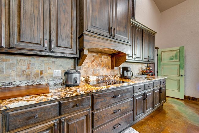 10408 E Midway Rd, House other with 4 bedrooms, 3 bathrooms and 4 parking in Big Spring TX | Image 25