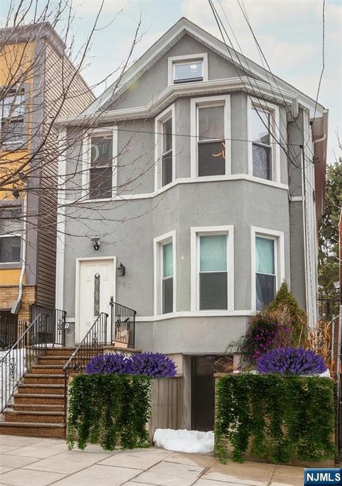 623 38th St, Union City, NJ, 07087-2518 | Card Image