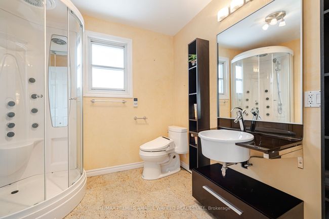 166 Killian Rd, House other with 5 bedrooms, 4 bathrooms and 2 parking in Maple ON | Image 32