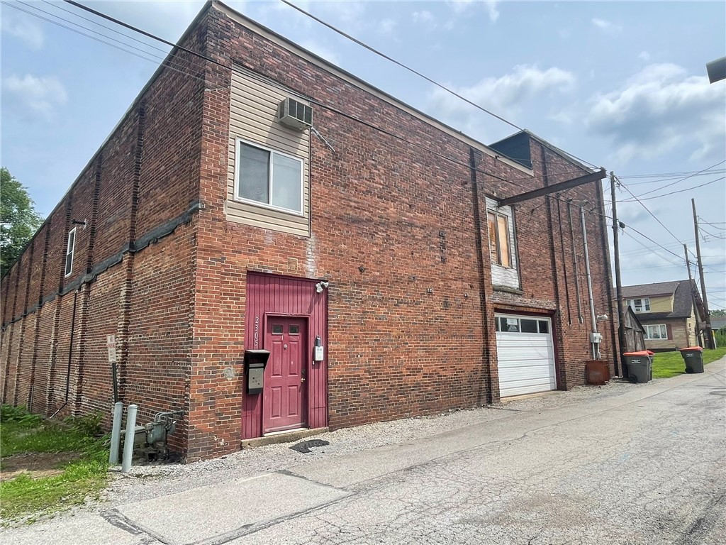 2305 6Th Ave, Beaver Falls, PA 15010