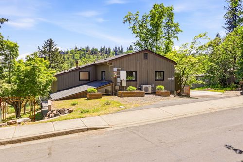 34 Scenic Dr, Ashland, OR, 97520-2704 | Card Image