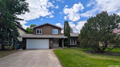 50 Lowry Pl, House with 4 bedrooms, 3 bathrooms and 6 parking in Regina SK | Card Image